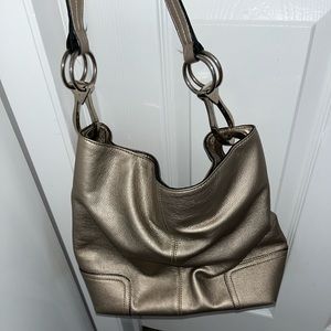 Fabulous gold colored bag.  Three zippered pockets inside and one outside.